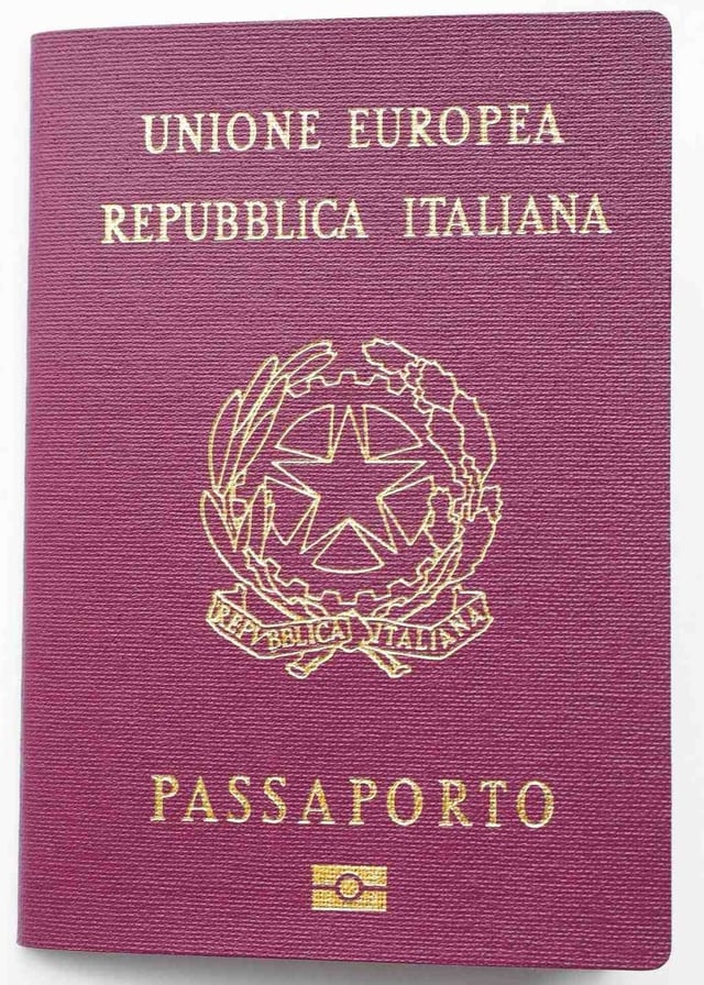 Italian Passport With Epassport Chip Secure