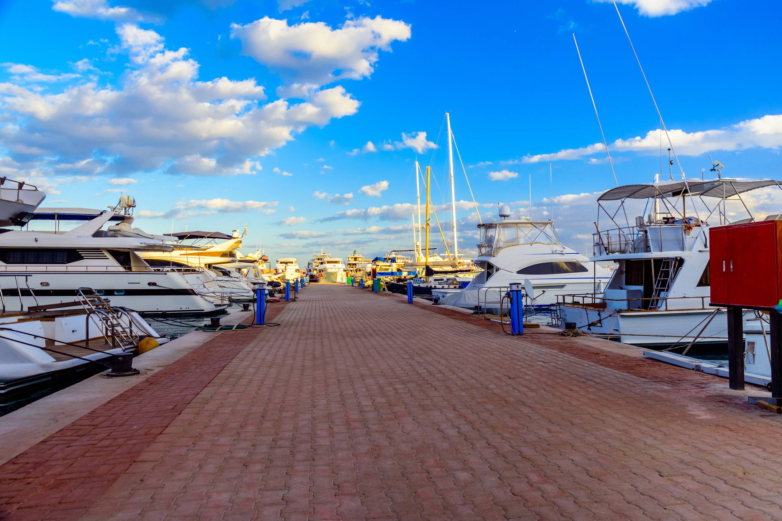 Luxusyachten im Seehafen von Hurghada, &Auml;gypten