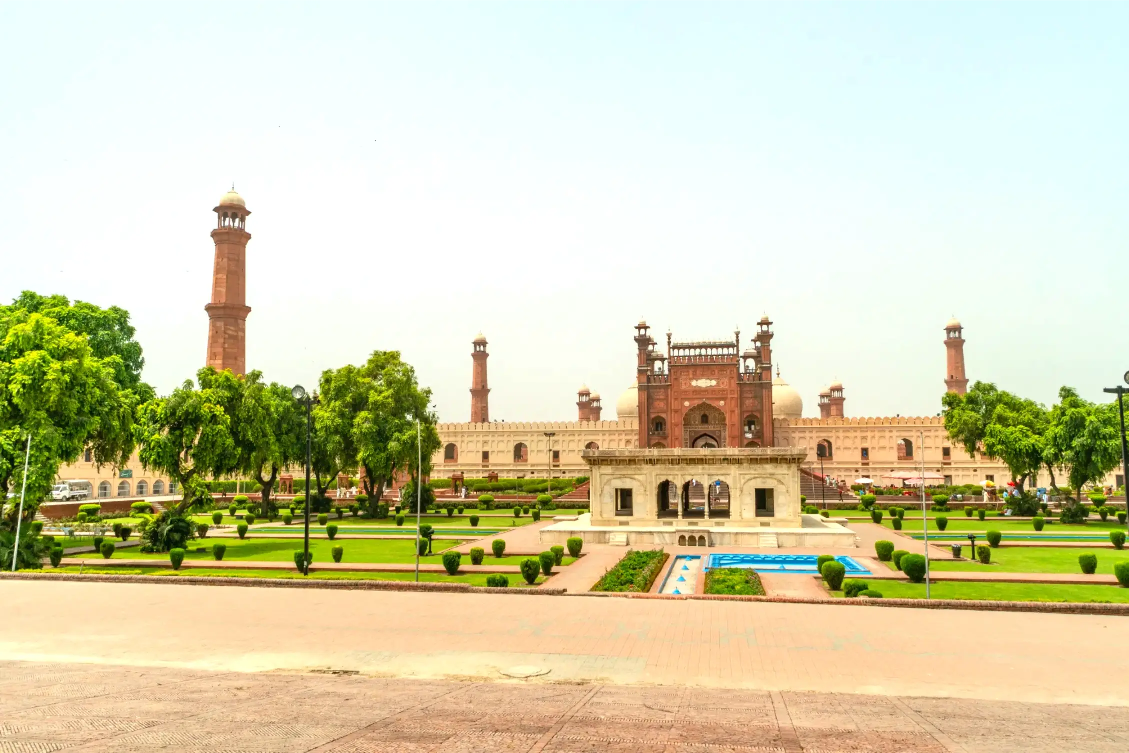 the badshahi mosque in lahore pakistan