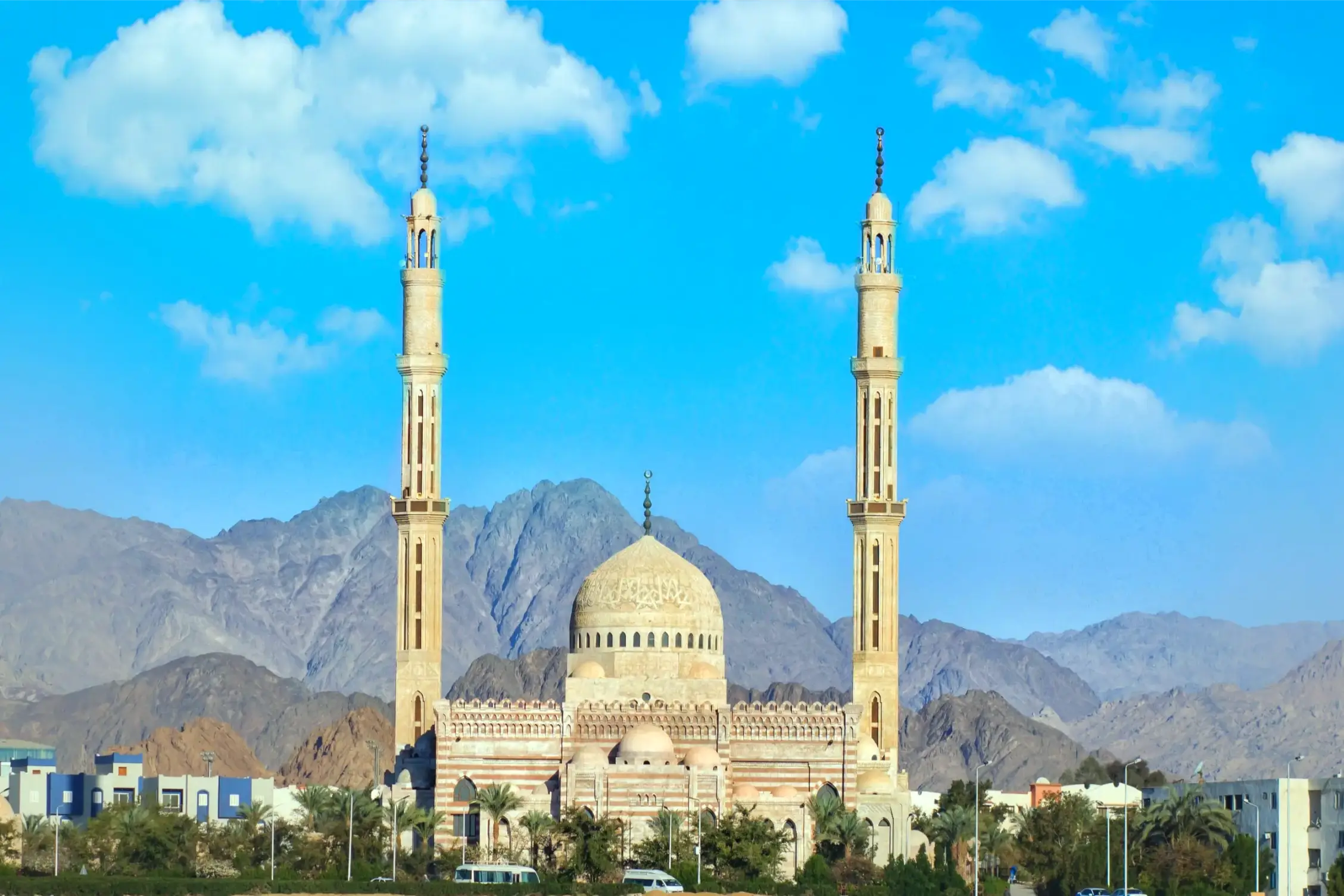 the sharm el sheikh mosque in cairo egypt