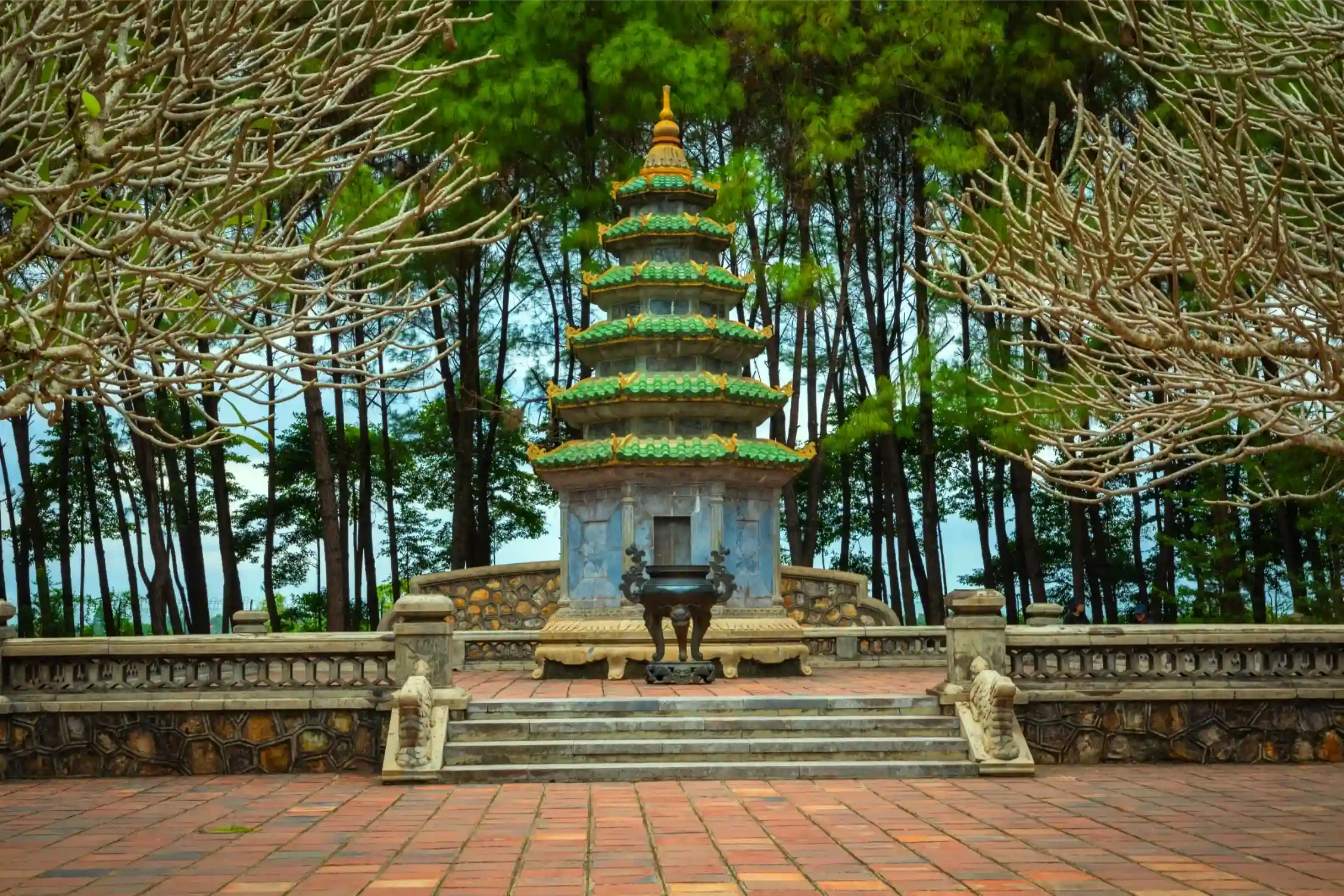 the thien mu temple hue vietnam