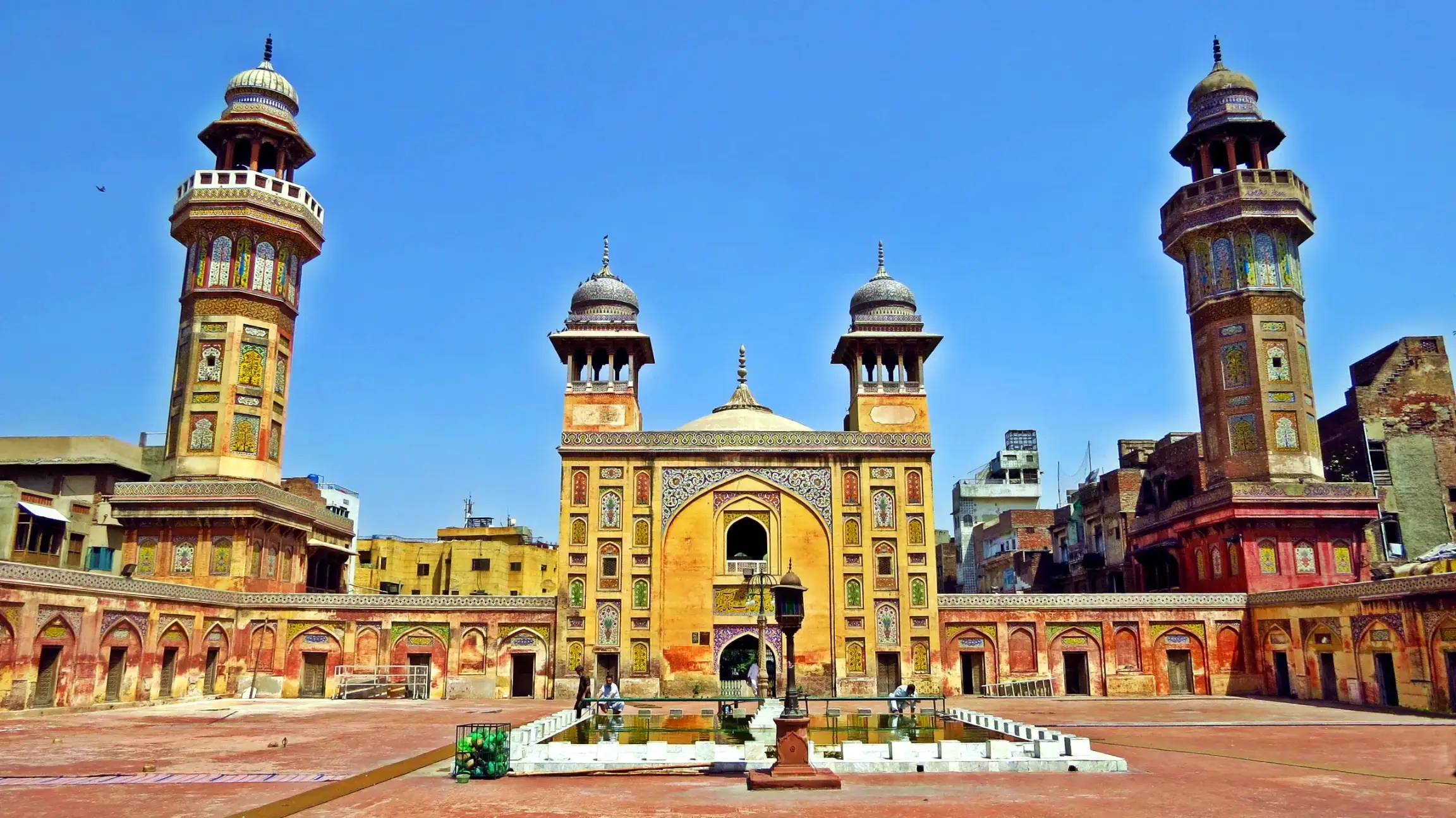 the wazir khan mosque in lahore pakistan